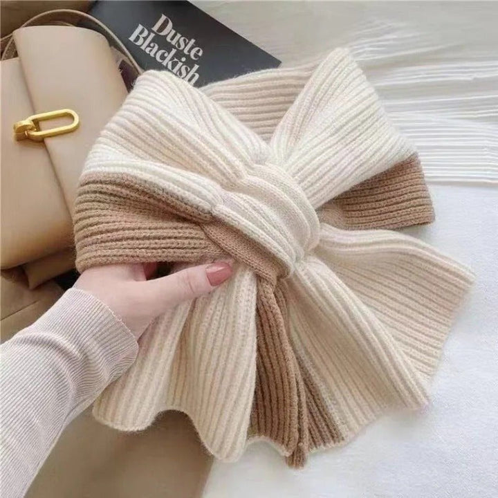 Nina | Kuscheliger Kurzschal mit Kreuzstrickmuster