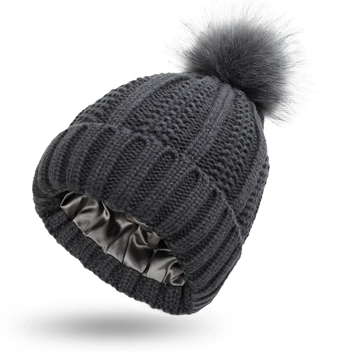 Mara | Gefütterte Strickmütze mit Bommel