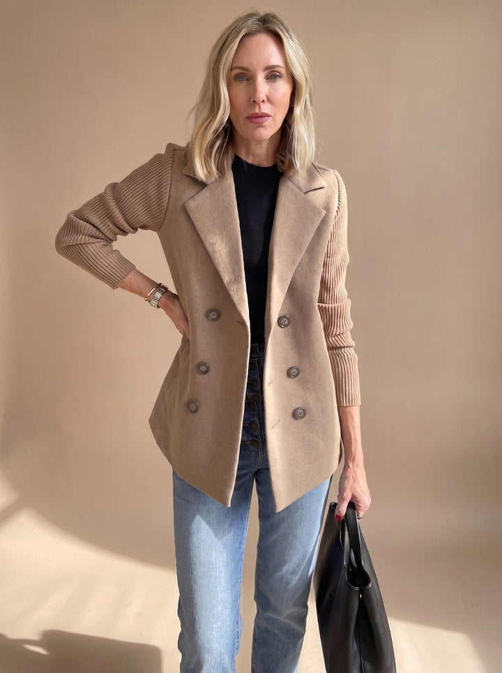 Leonora | Taillierter Blazer mit Strickärmeln