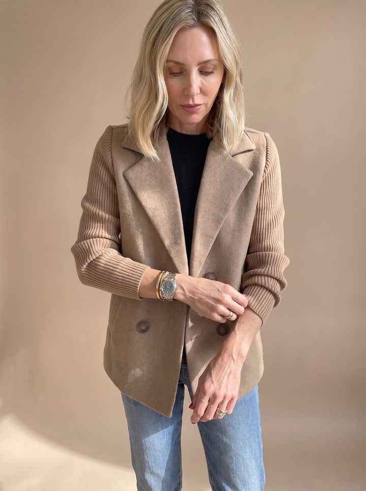 Leonora | Taillierter Blazer mit Strickärmeln