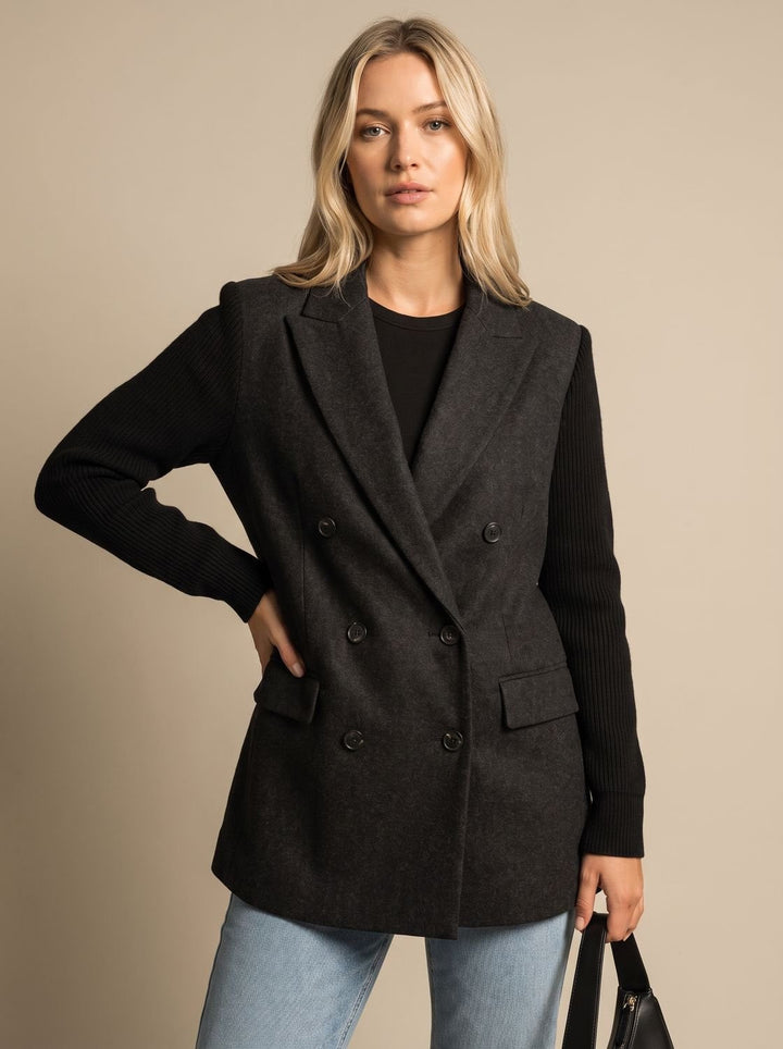 Leonora | Taillierter Blazer mit Strickärmeln
