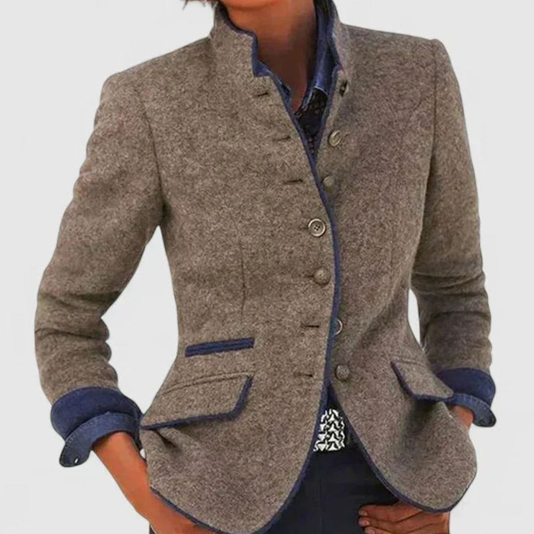 Clara | Eleganter Stehkragen-Blazer mit Kontrastpaspeln