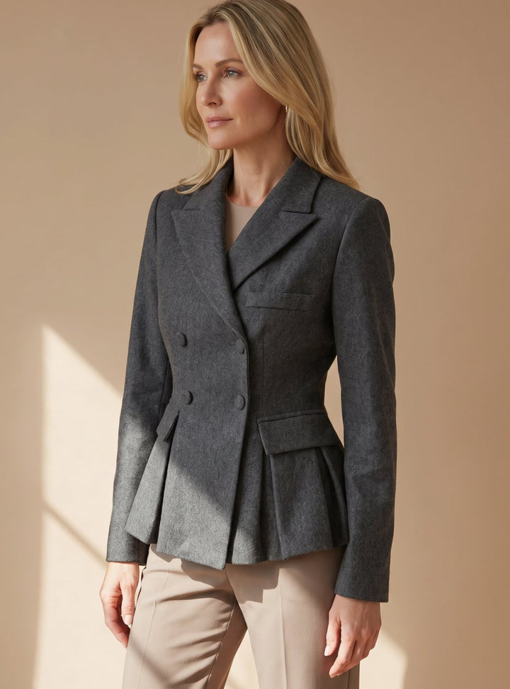 Greta | Taillierter Peplum-Blazer mit Doppelreihe