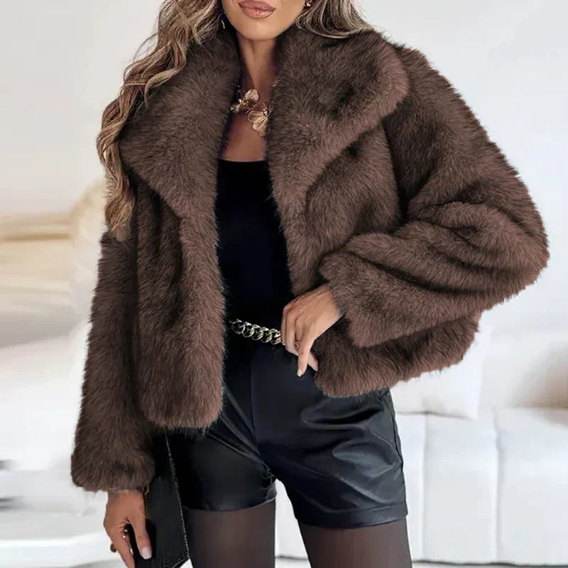 Mila | Kurze Teddyjacke mit Schalkragen