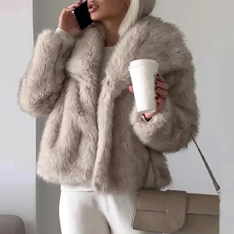 Mila | Kurze Teddyjacke mit Schalkragen