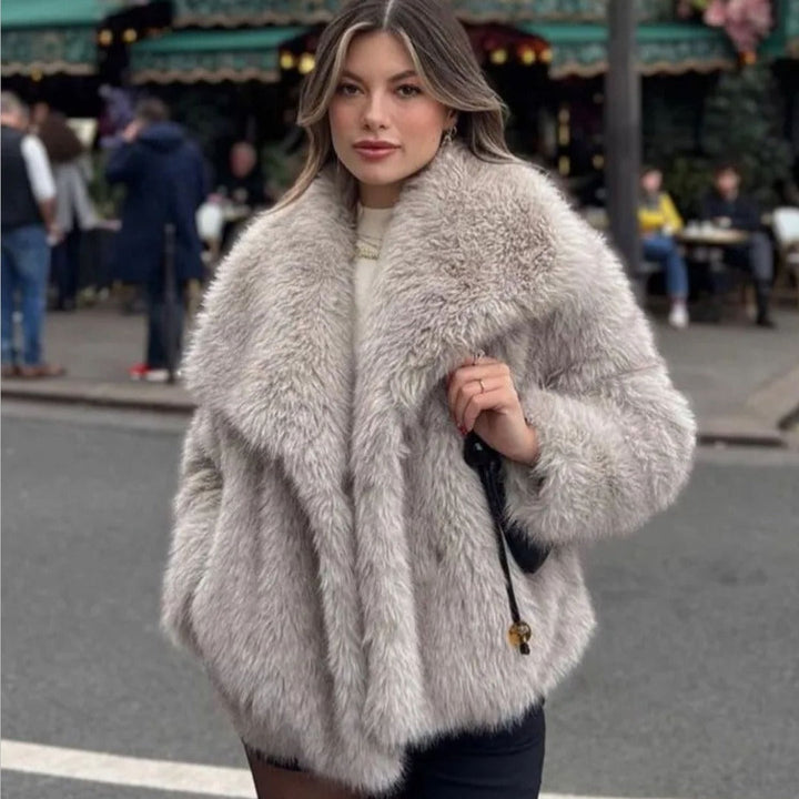 Mila | Kurze Teddyjacke mit Schalkragen