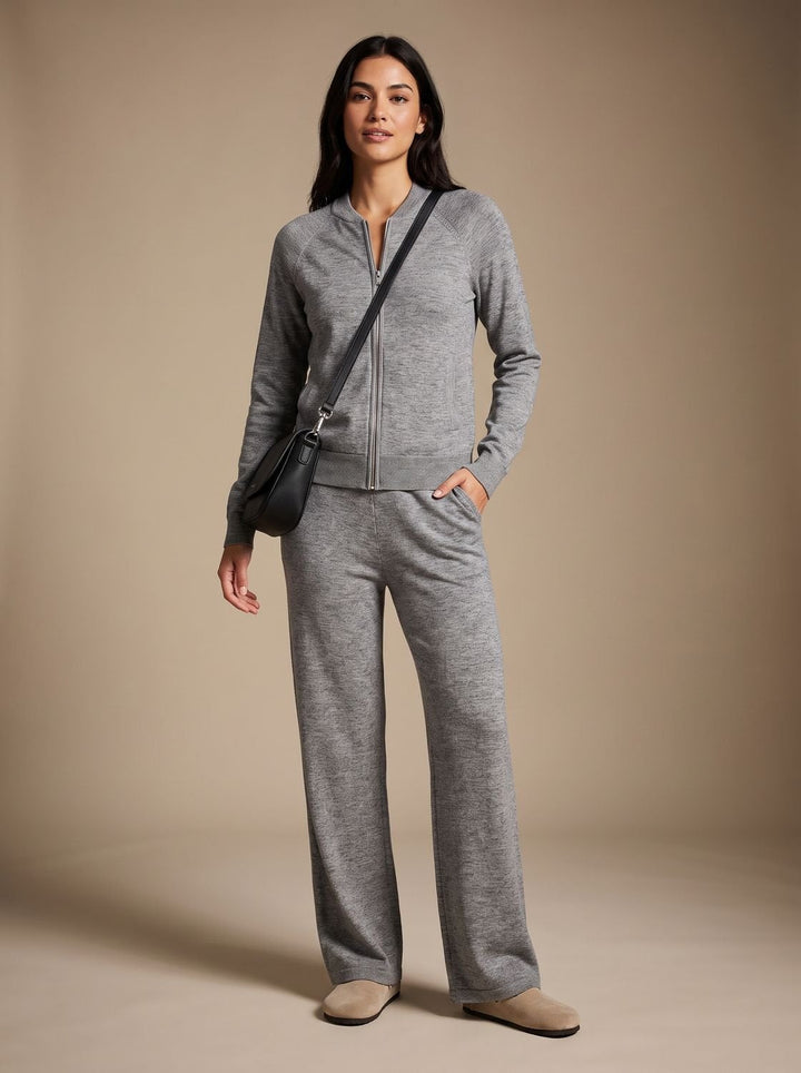 Meike | Taillierte Strickjacke mit Reißverschluss und weiter Hose