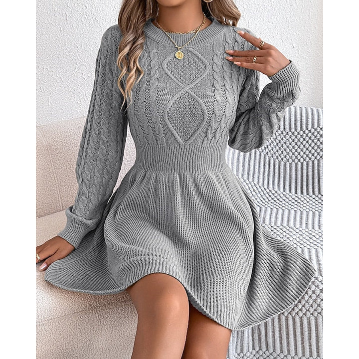 Adelheid | Tailliertes Zopfstrick-Kleid mit weitem Rock