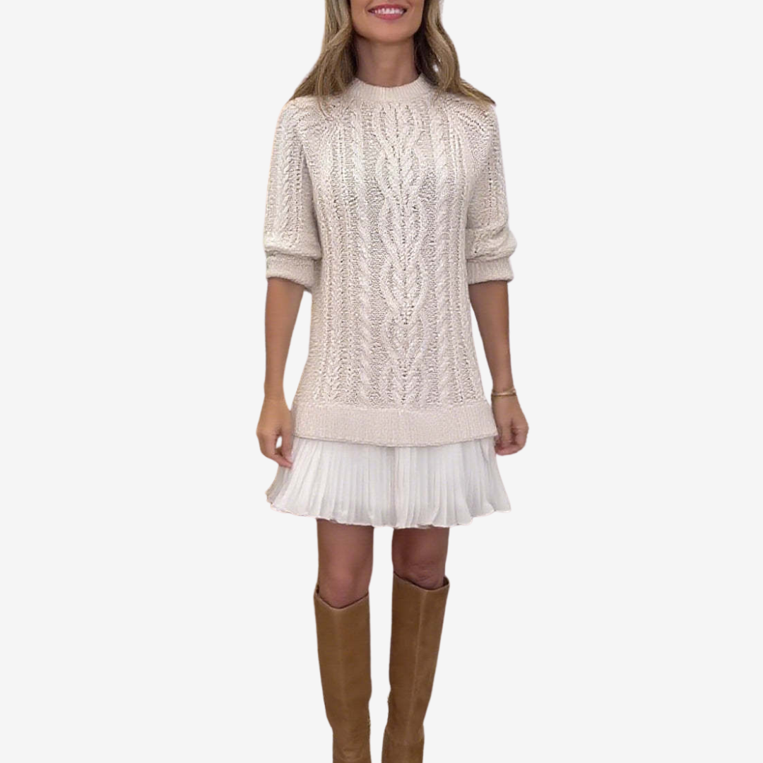 Rosemarie | Strickkleid mit Zopfmuster und Plisseesaum