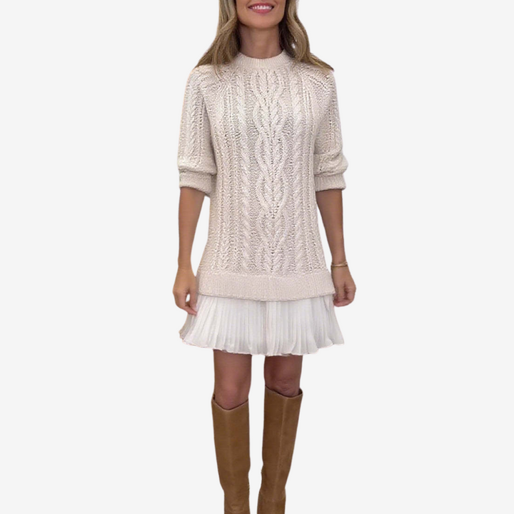 Rosemarie | Strickkleid mit Zopfmuster und Plisseesaum