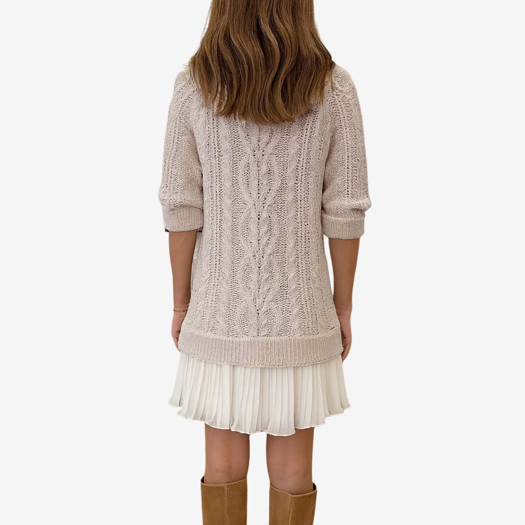 Rosemarie | Strickkleid mit Zopfmuster und Plisseesaum