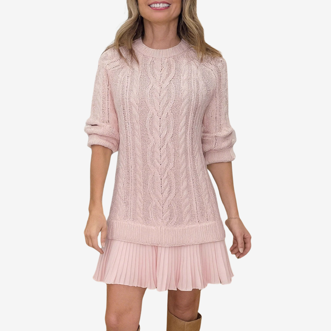 Rosemarie | Strickkleid mit Zopfmuster und Plisseesaum