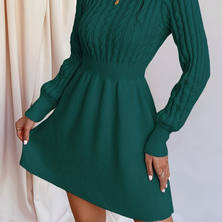 Friederike | Mini-Strickkleid mit Zopfmuster und Taille
