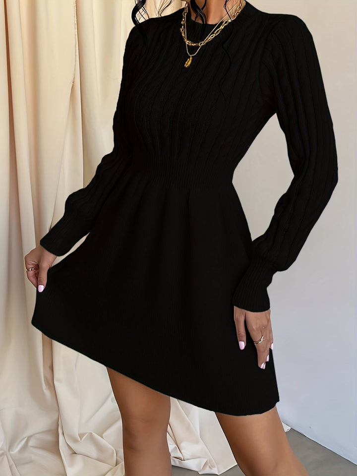 Friederike | Mini-Strickkleid mit Zopfmuster und Taille