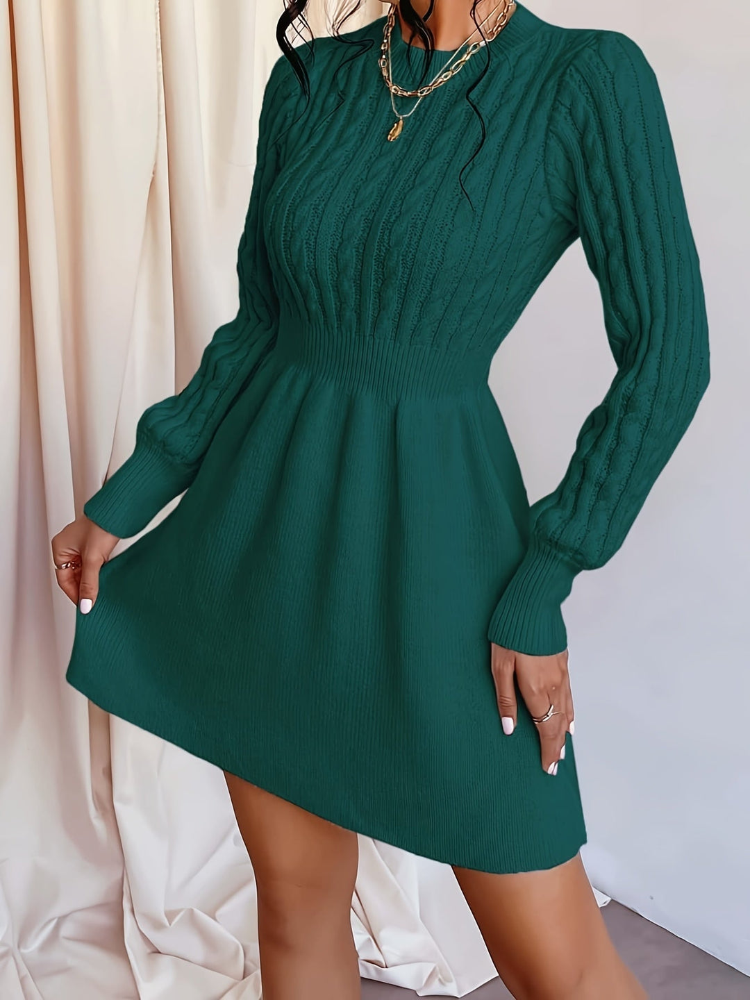 Friederike | Mini-Strickkleid mit Zopfmuster und Taille
